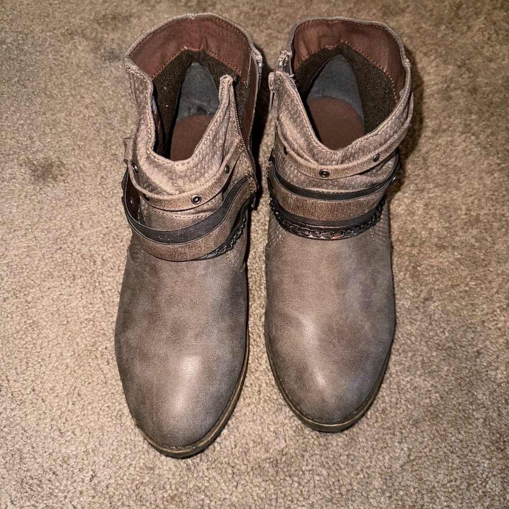 Sonoma booties size 8 in women